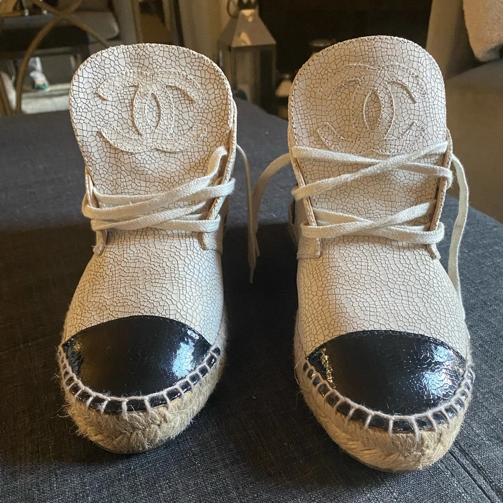 CHANEL Cream and Black Espadrille Boots - Picture 4 of 8